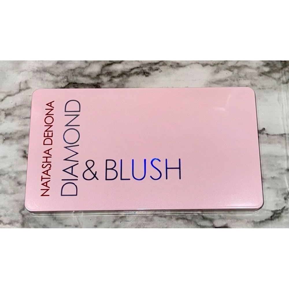 NATASHA DENONA
DIAMOND&BLUSH
blush & highlighting palette
02 citrus